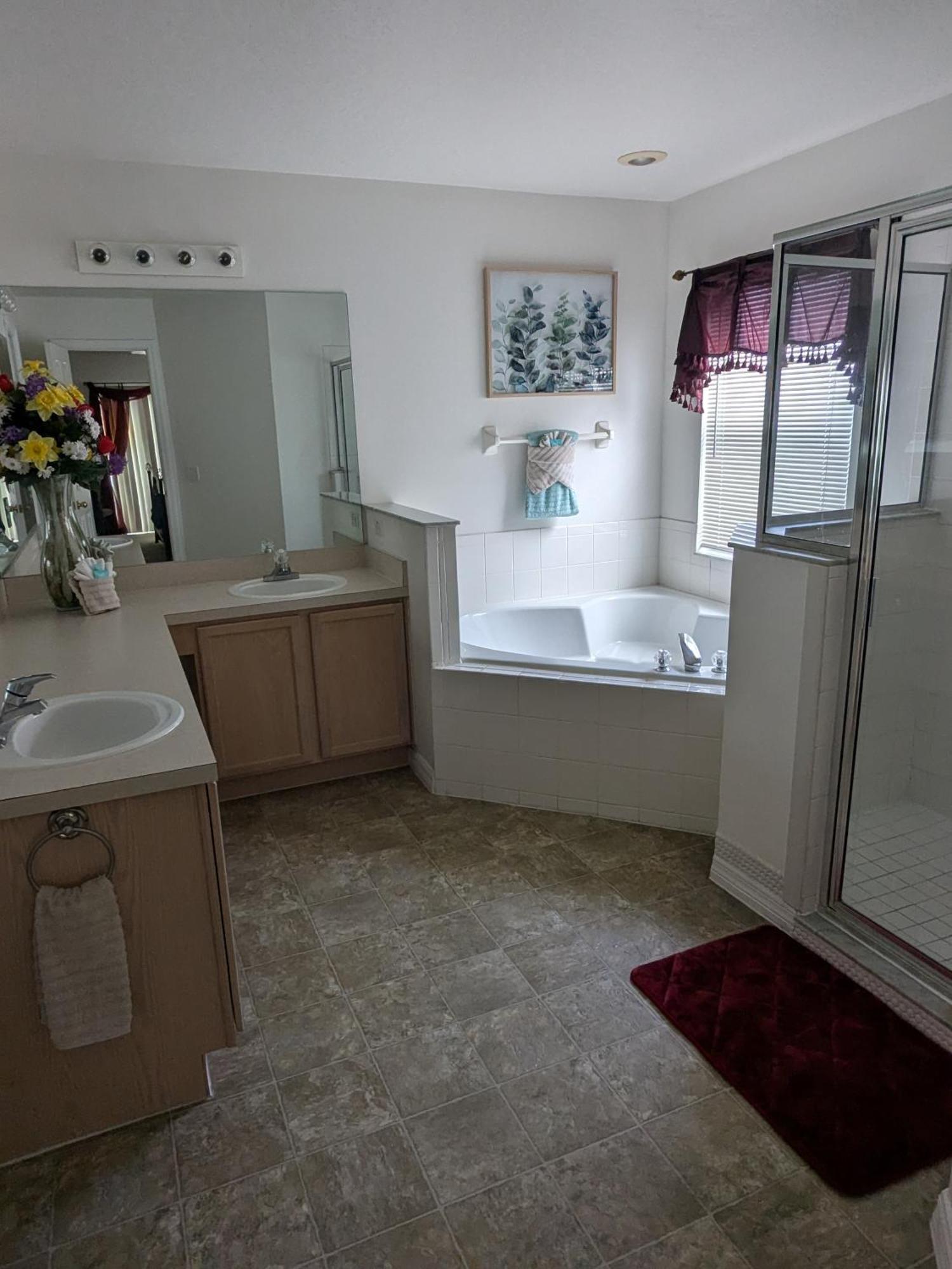 Large Lakeside 5 Bed With Private Pool Villa *