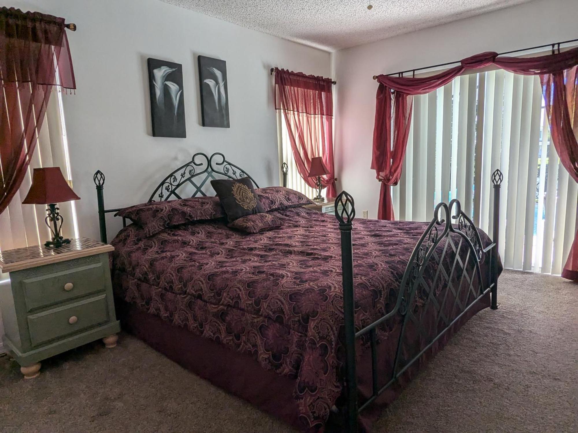 Villa Large Lakeside 5 Bed With Private Pool
