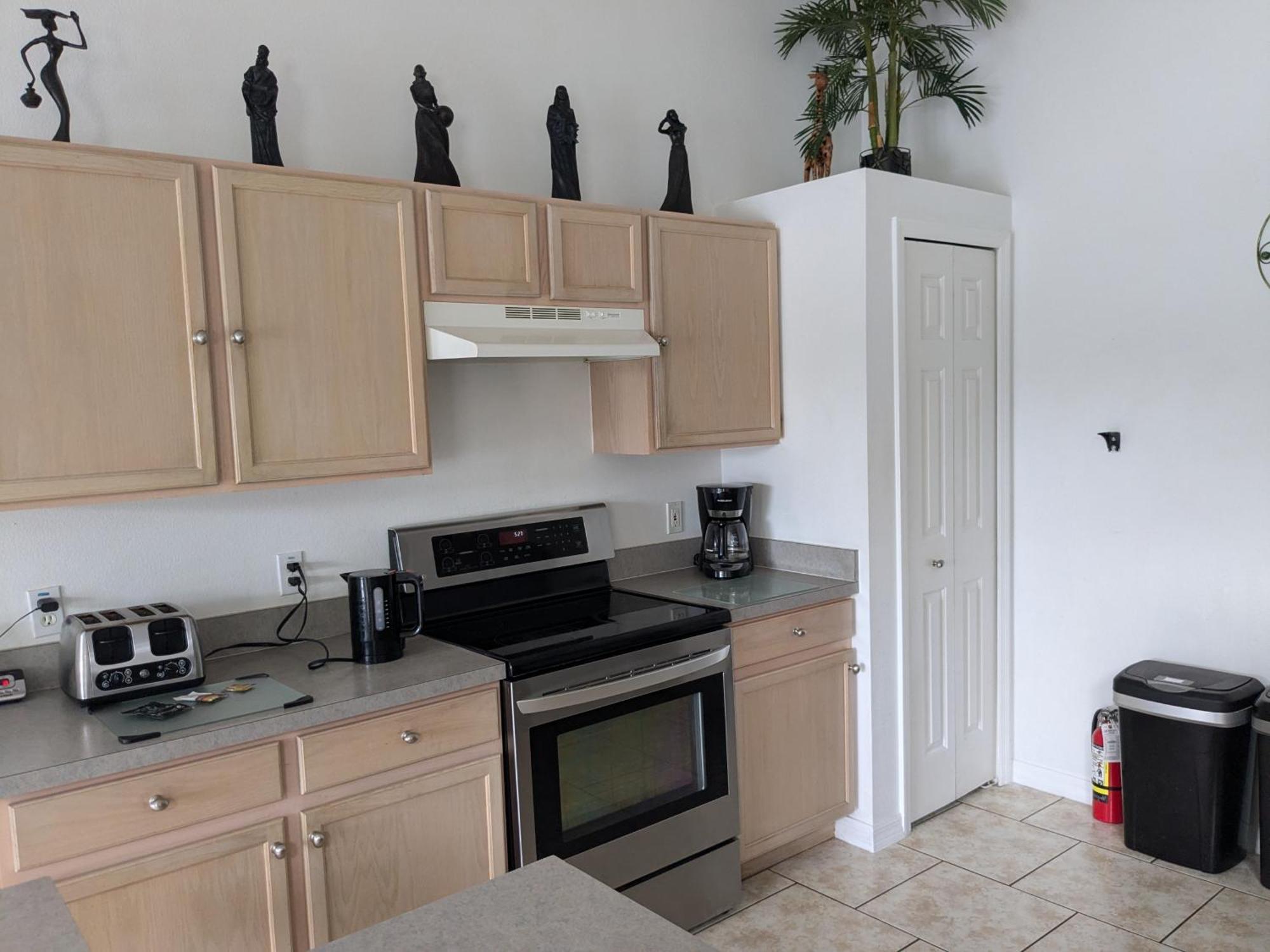 Large Lakeside 5 Bed With Private Pool Villa Kissimmee