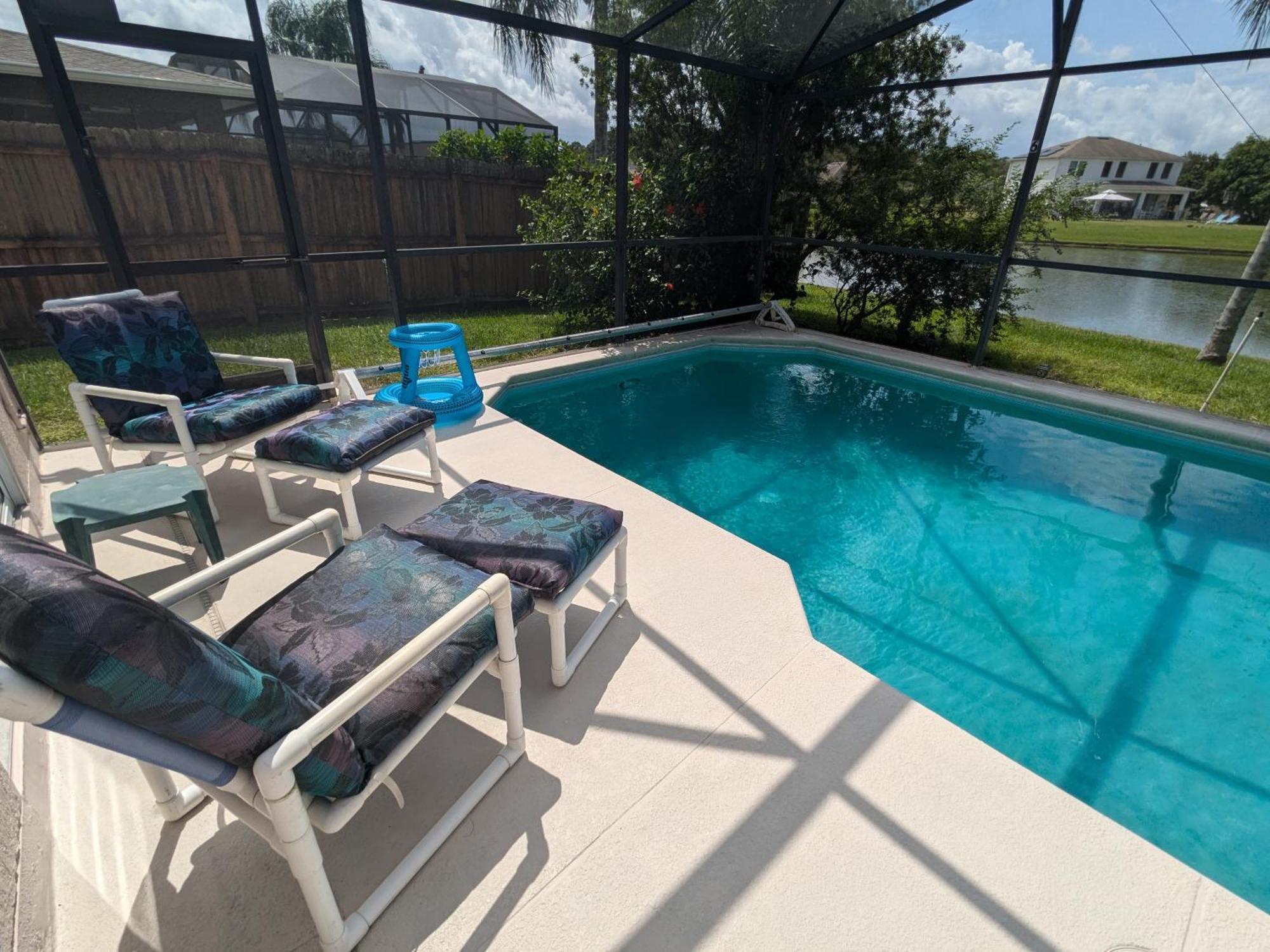 Large Lakeside 5 Bed With Private Pool