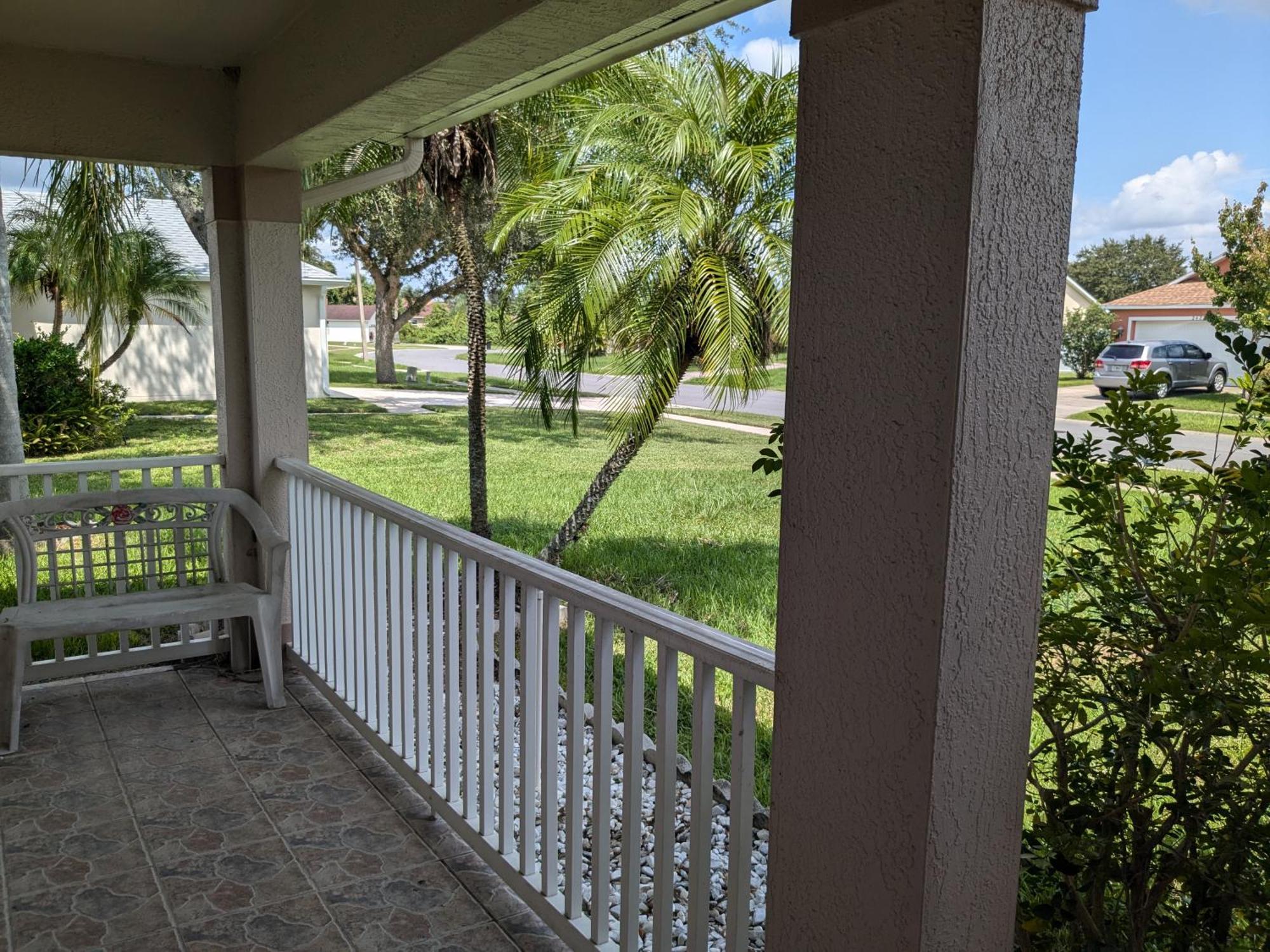 Large Lakeside 5 Bed With Private Pool Villa Kissimmee