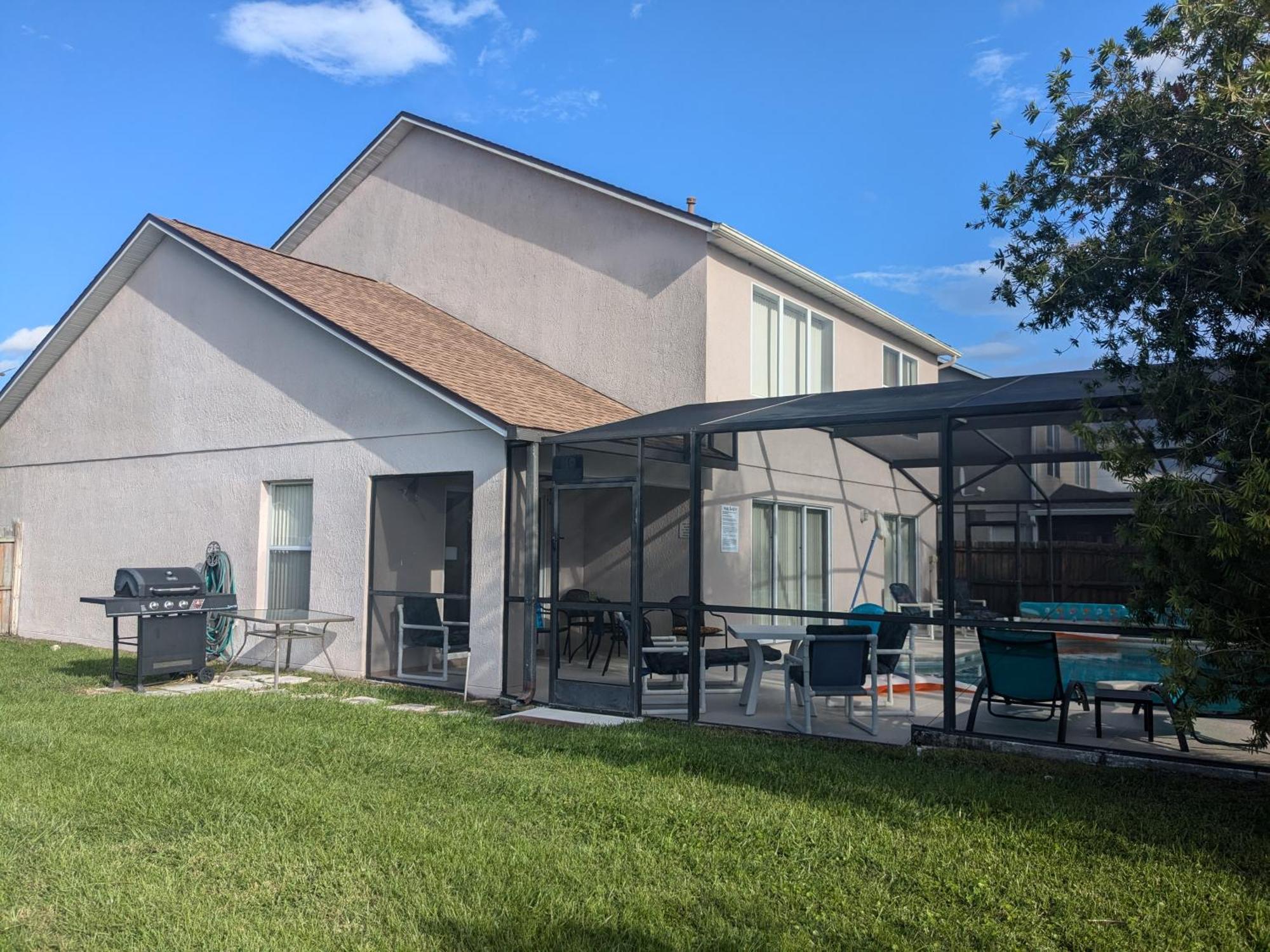 Large Lakeside 5 Bed With Private Pool Villa Kissimmee