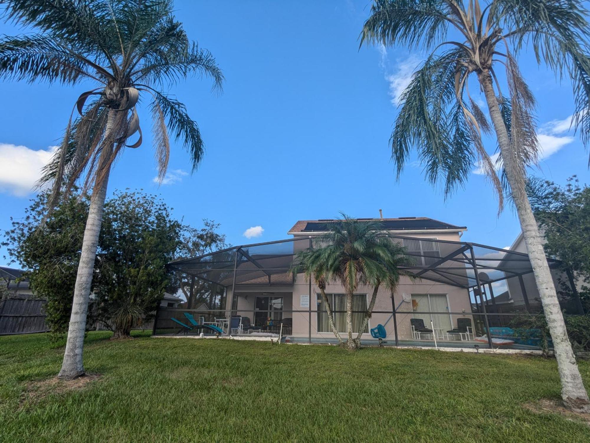 Large Lakeside 5 Bed With Private Pool Kissimmee